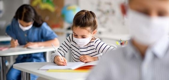 Децата, които отказват да носят маски в час ще учат онлайн